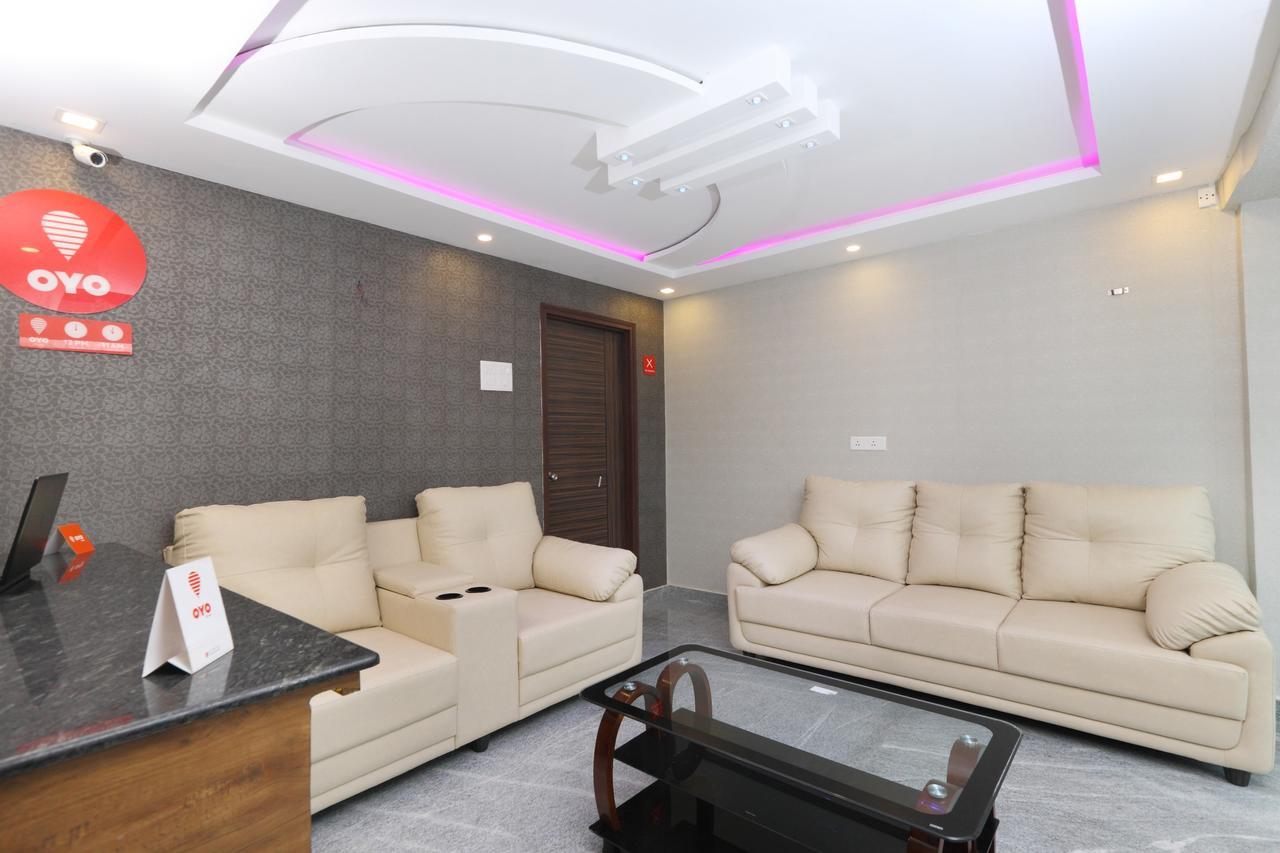 Oyo 14735 Nakshatra Grand Tirupati Exterior photo