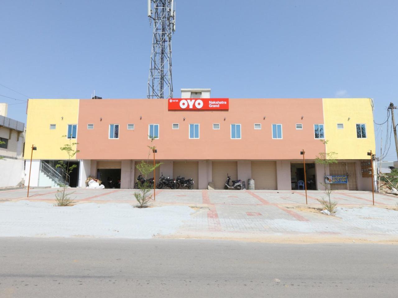 Oyo 14735 Nakshatra Grand Tirupati Exterior photo