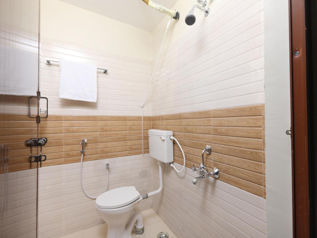 Oyo 14735 Nakshatra Grand Tirupati Exterior photo